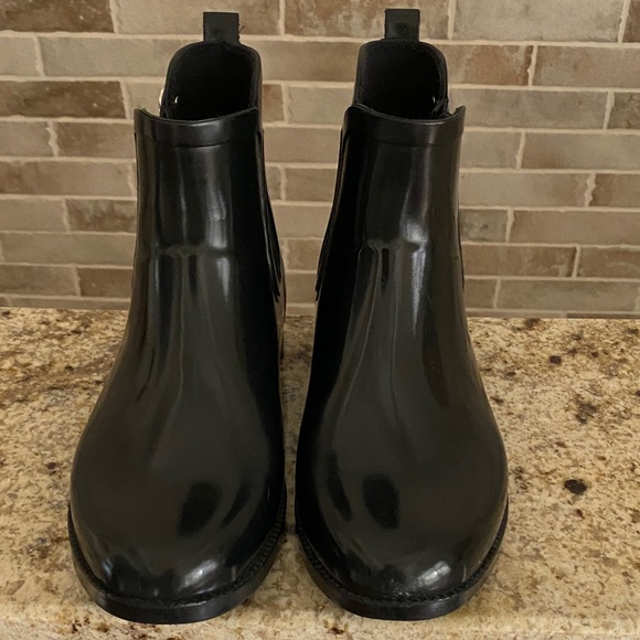 Michael Kors Men's Black Gloss Chelsea Rain Ankle Boots - Picture 4 of 10